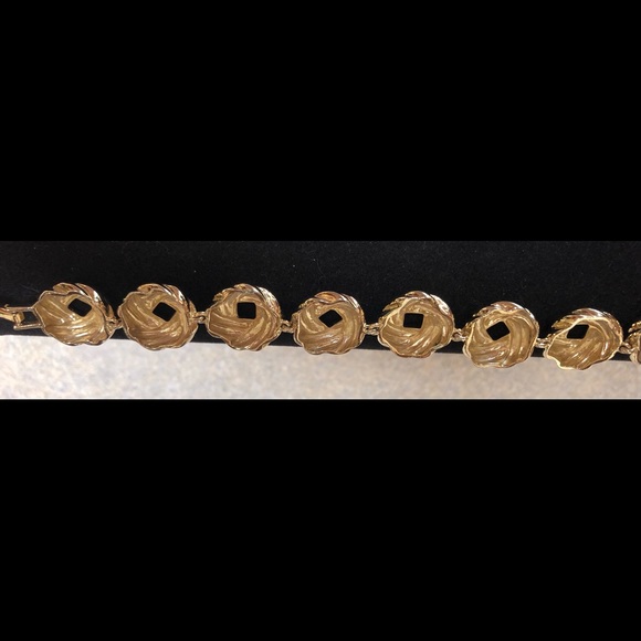 Napier Gold tone Bracelet - Picture 3 of 5